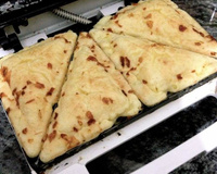 Pão de queijo de sanduicheira