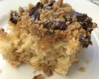 Cuca de banana com chocolate