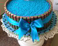 Bolo de aniversário com kit kat