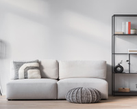 Adeus almofadas nos sofás: a tendência minimalista de 2026 que promete dominar as salas de estar