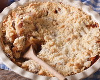 A sobremesa perfeita existe e pode ser feita na airfryer: crumble de banana com doce de leite é fácil, prática e deliciosa