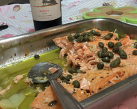 Salmão ao molho de alcaparras