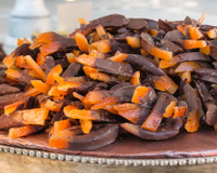 Depois de experimentar este doce com casca de laranja você nunca mais vai jogar esta parte da fruta fora