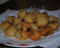 Bolinhos de arroz e queijo parmesão