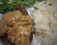 Bife acebolado com molho de maionese