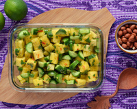 Minha salada preferida para um jantar leve e quente não leva tomate nem alface (e as sobras são deliciosas)