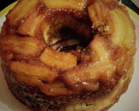 Bolo de banana com calda