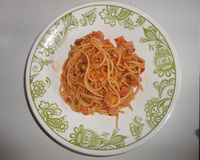 Macarrão ao molho de carne moída