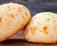 Aprendi com uma mineira: pão de queijo de verdade leva polvilho doce e azedo juntos (receita fácil!)