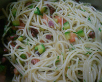 Macarrão com abobrinha e calabresa