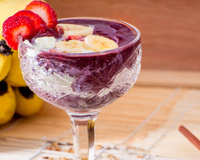 Creme de açaí com gelato italiano e licor de cassis