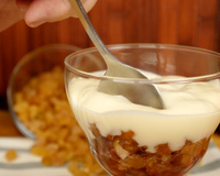 Compota de frutas com creme