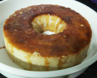 Pudim econômico de pão da Thaís