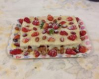 Naked cake com brigadeiros e frutas