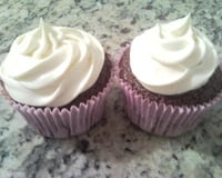 Cupcake de Chocolate com Cobertura de Leite Ninho