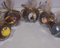 Docinhos modelados com leite ninho e leite condensado