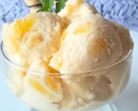 Nem banana, nem morango: sorvete de abacaxi caseiro e muito cremoso é a receita da minha família que vai te deixar viciar neste verão!