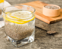 Água com chia e limão para emagrecer: truque para perder peso viraliza nas redes sociais, mas será que funciona?