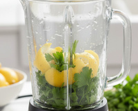 Para que serve bater casca de limão com salsa? Solução natural se tornou um truque popular pela praticidade