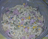 Salada de macarrão gelado rápido e fácil