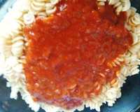 Macarrão ao molho vermelho simples