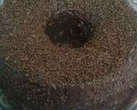 Bolo de cenoura com recheio de coco e cobertura de chocolate