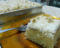 Cuca de banana com farofa