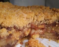 Cuca de banana com doce de leite