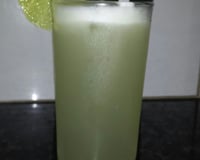 Suco de limão com casca