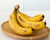 Suas bananas ficarão amarelas e frescas por 16 dias com este truque inovador de armazenamento que qualquer pessoa pode usar