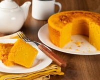 Bolo de fubá com laranja no liquidificador: fofinho, perfumado e perfeito para acompanhar café fresco