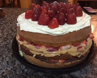 Torta de pão de ló e morango