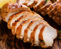 Chef Vero Gómez sobre frango assado: "O truque para deixá-lo suculento é cobri-lo com esta mistura de sal e açúcar."