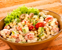 Salada de grão-de-bico e abobrinha