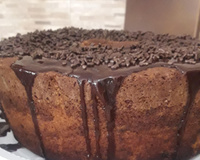 Bolo de chocolate com cobertura