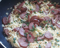 Macarrão instantâneo com calabresa