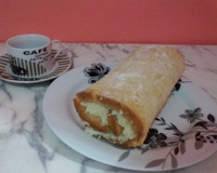 Rocambole de coco e brigadeiro branco