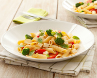 Penne Singulérico com Brócolis, Tomatinhos, Queijo Minas e Manjericão