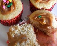 Cupcake de Baunilha com cobertura de Doce de Leite