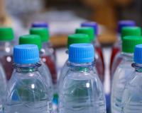 Anvisa interdita lote de água mineral por contaminação e determina retirada do mercado: veja qual é a marca