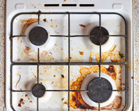 Dica de ouro: é assim que você deve usar o papel-manteiga para deixar o fogão sempre limpo