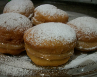 Sonho com recheio de doce de leite