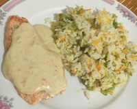 Salmão ao molho branco com cenoura