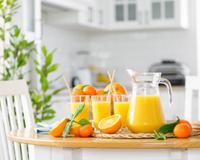 Confira 6 jarras diferenciadas para servir na mesa com estilo