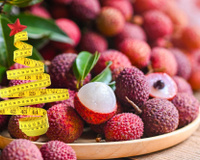 3 benefícios que vão te convencer a incluir a lichia na sua ceia (pra não engordar no Natal!)