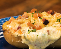 Batata recheada com linguiça calabresa