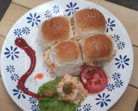 Lanche rápido com ovos mexidos cremoso