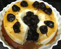 Manjar branco com calda de ameixas