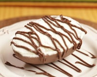 Ovo de colher com leite em pó e creme de avelã