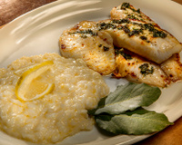 Quer preparar um jantar especial, fácil e com cara de comida de restaurante chique? Aposte nesse risoto de limão siciliano